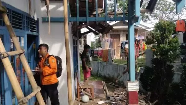 10 Rumah Warga Rusak gegara Diterjang Angin Kencang di Caringin Bogor