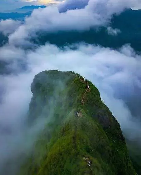 Pendakian Gunung Batu Jonggol Tawarkan Keindahan Alam