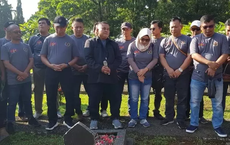 HPN dan HUT PWI ke 78, PWI Kabupaten Bogor Gelar Tabur Bunga di Makam Pahlawan Pondok Rajeg Cibinong