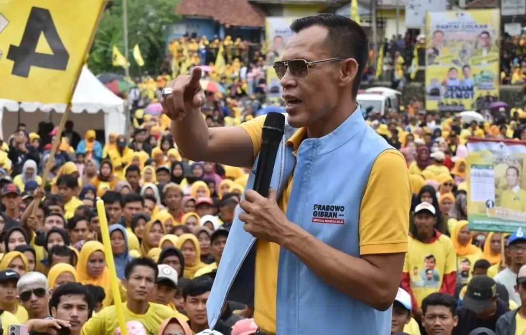 10.000 Ribuan Paket Sembako Ludes Digerudug Masa. Aan: Satu Paket Dijual Rp. 2000 Rupiah