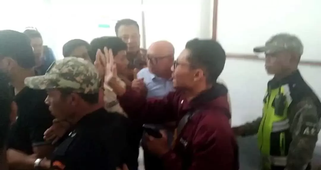 Musyawarah Aliansi Masyarakat Terkait Infras Jalan dan Jembatan Cigudeg Berujung Adu Fisik Dengan Pihak UPT
