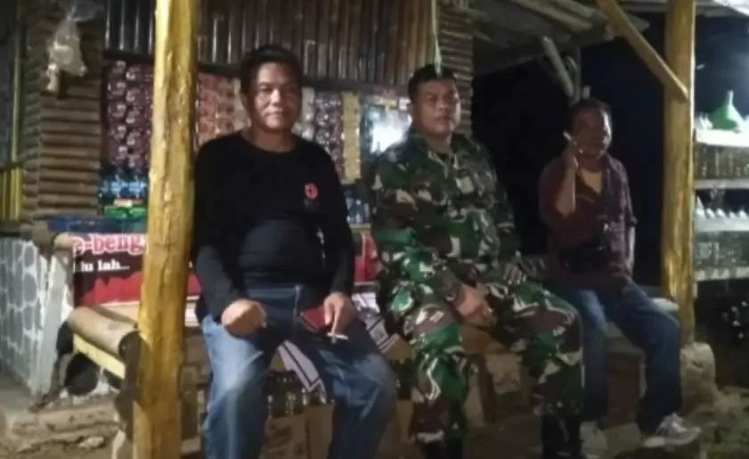 Jaga Kondusifitas Wilayah, Anggota Koramil 0622-04 Cikidang Rutin Lakukan Patroli
