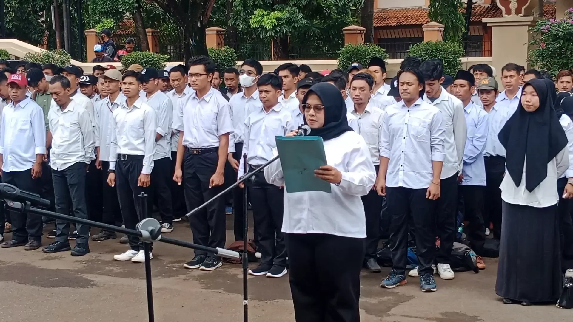 906 Anggota PTPS Di Kecamatan Gunung Putri Diambil Sumpah Beserta Janji