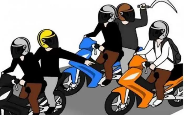Korban Begal Cileungsi di Bacok Hingga Tersungkur Dari Motor