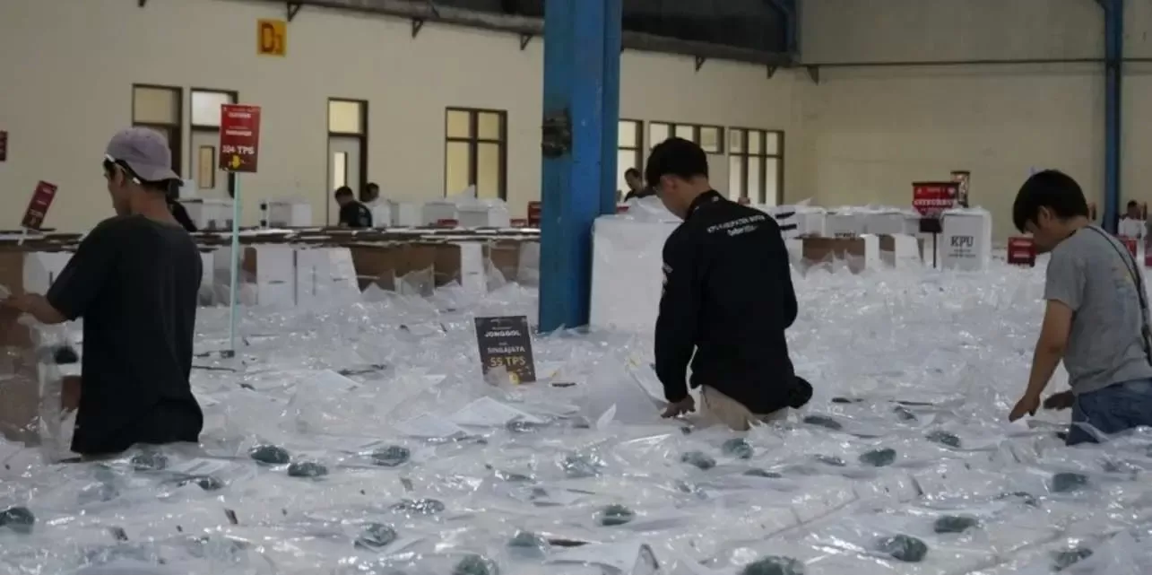 Sebanyak 3.973.004 Surat Suara Siap Dilipat Dan Packing KPU Kabupaten Bogor 