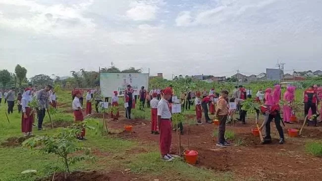 Polres Bogor Beserta Jajaran Tanam 10 Ribu Pohon di Kawasan Kabupaten Bogor