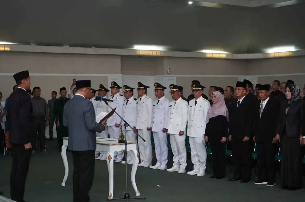 Iwan Setiawan Lantik 74 Pejabat Baru dan Diminta Bekerja Lebih Inovatif