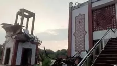 Bangunan Struktur Kurang Kokoh, Menara Masjid di Tajurhalang Bogor Ambruk