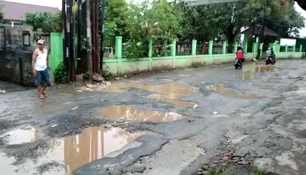 Penyumbang PAD Terbesar, Jalan Raya Cikeas Bojong Nangka Ko Rusak