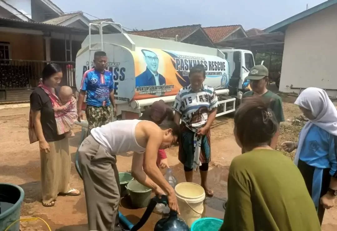 Saiful ST salurkan lagi bantuan Air bersih untuk Warga Cikahuripan.