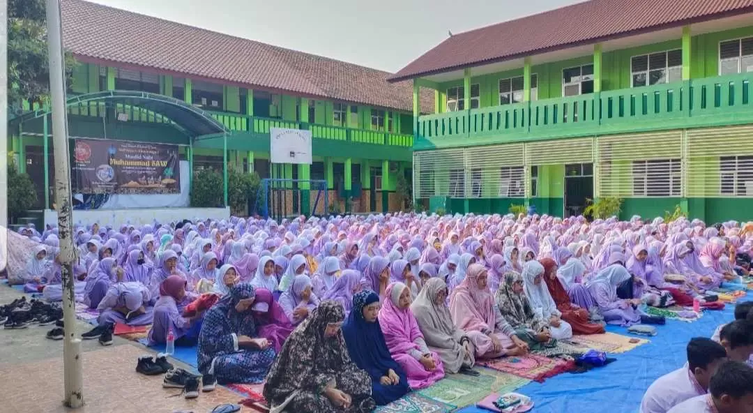 Siswa siswi beserta Guru SMP Negeri 1 Klapanunggal Gelar Sholat Istisqa