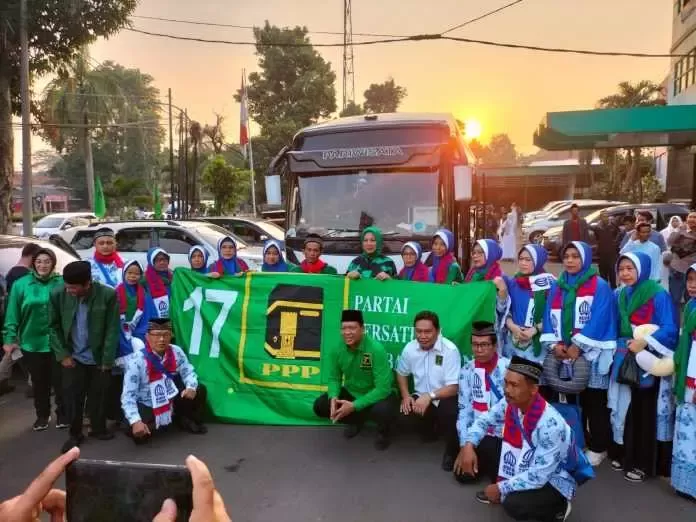 Elly Rachmat Yasin melepas 19 jamaah Umrah