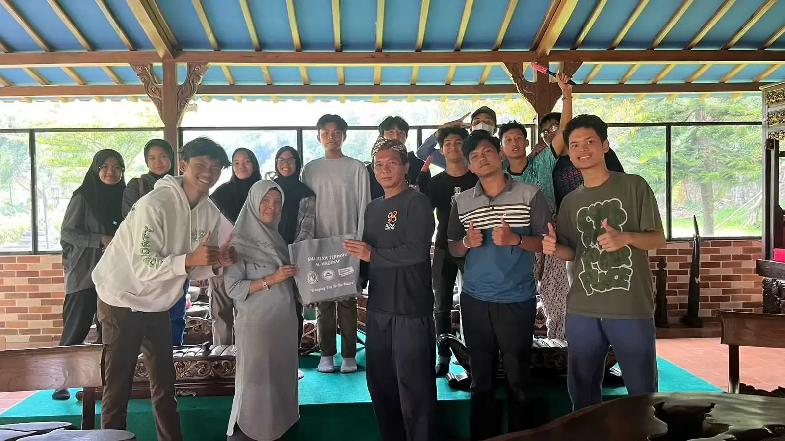 SMA IT Al Madinah Cibinong lakukan Penelitian di Desa Sukahaja Kecamatan Cijeruk