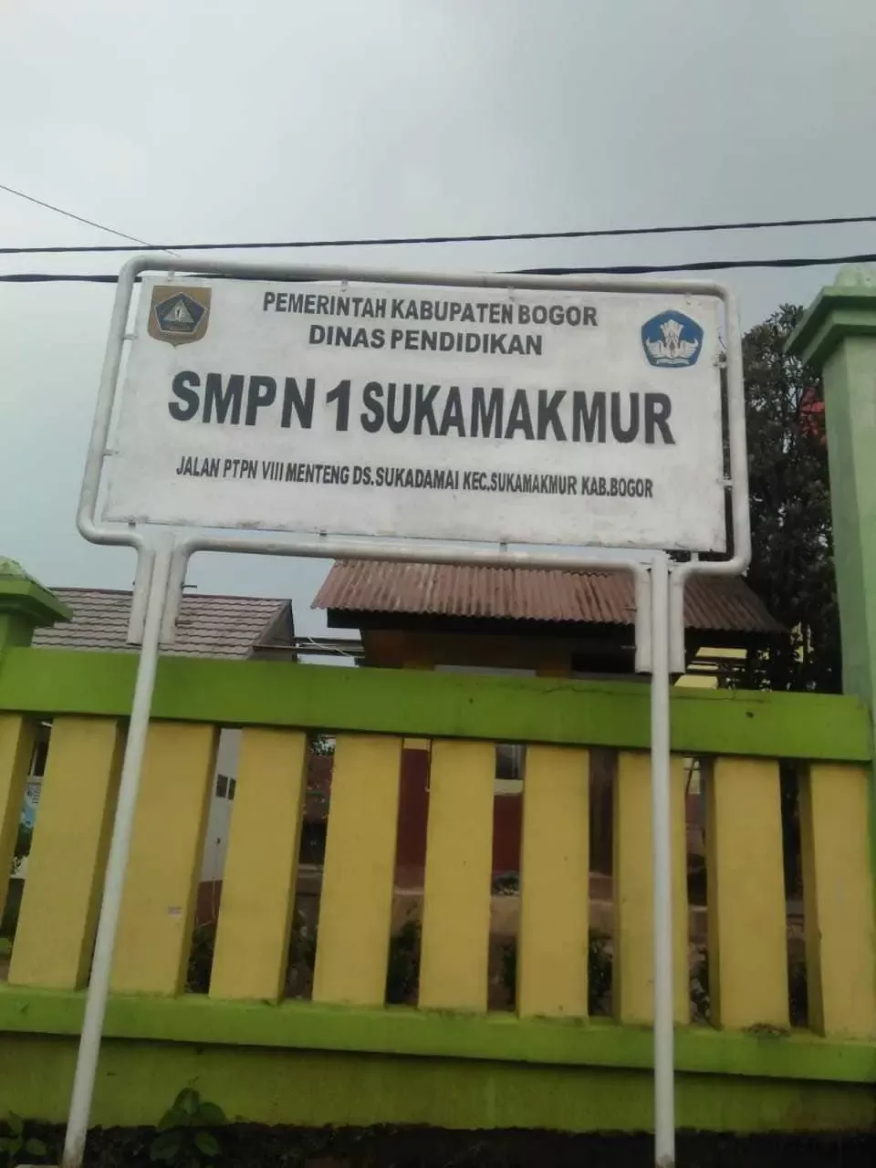 Wali Murid SMP Negeri 1 Sukamakmur keluhkan iuran sebesar Rp 1,35 Juta Rupiah.