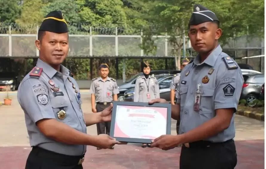 Karutan berikan Apresiasi kepada 4 Pegawai teladan Rutan 1 Depok.