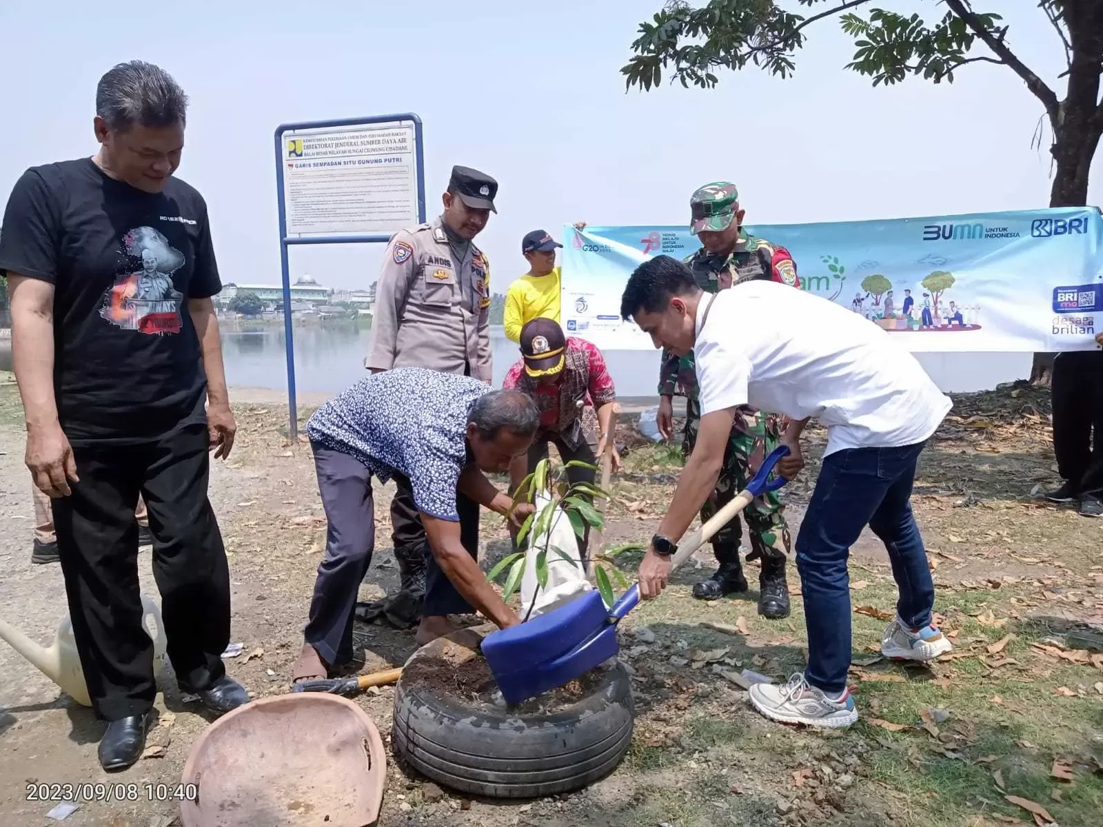CSR Bank BRI Cabang Cibubur, tanam Pohon Produktif di Setu Gunungputri.