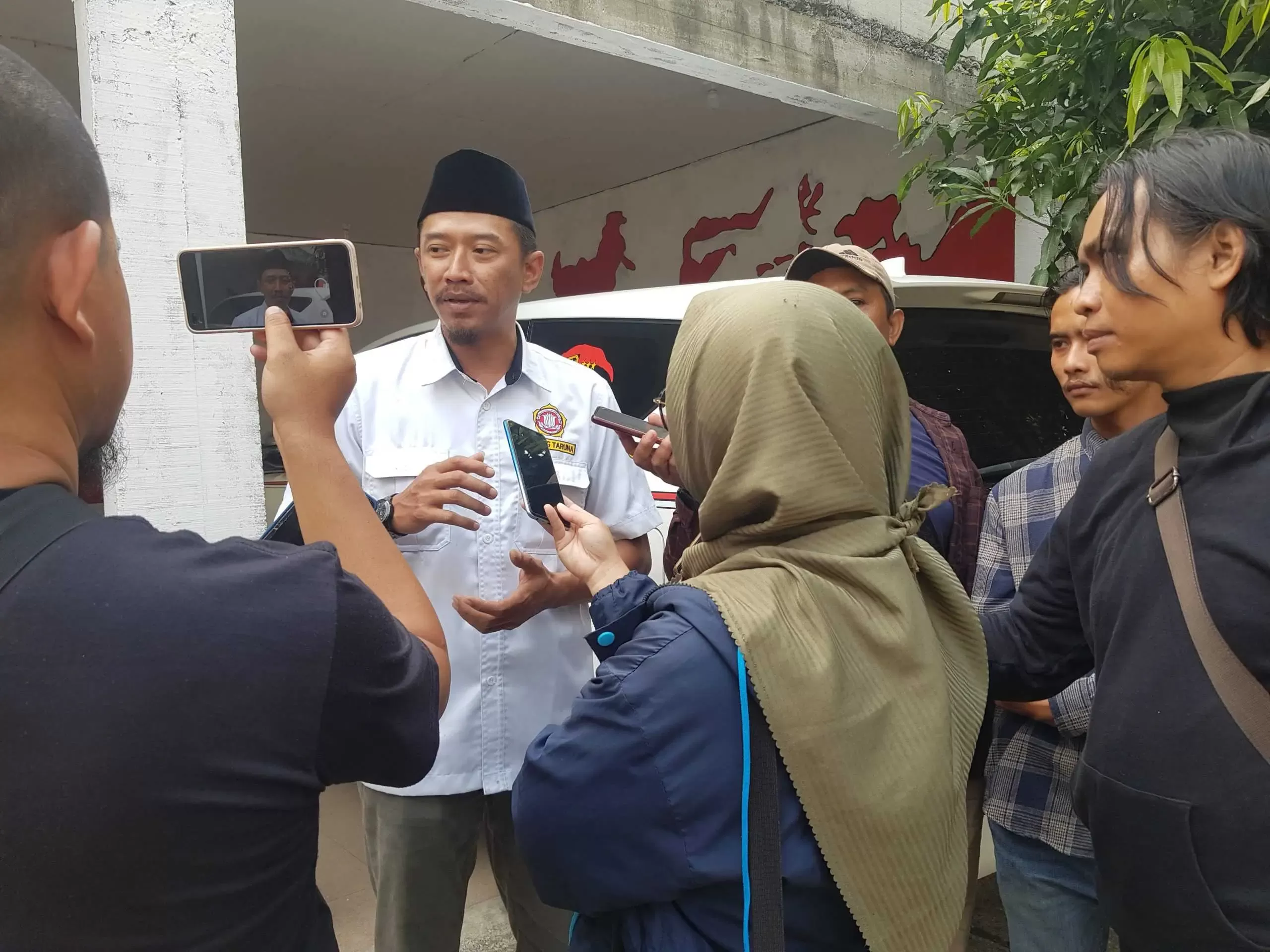 Saat Jalan Sudah dilebarkan, Andika berharap masyarakat harus bisa memanfaatkan peluang Usaha.