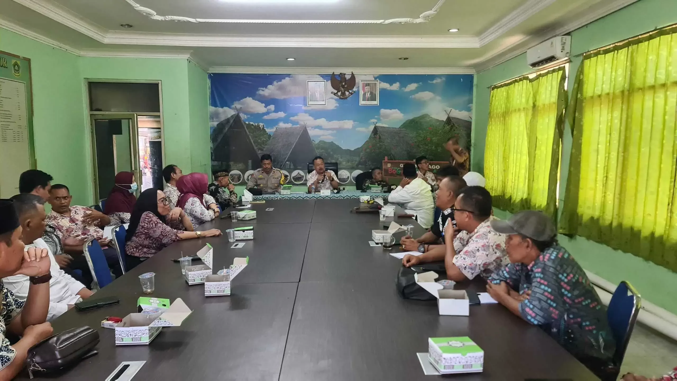 Rakor Persiapan BOLING di Kecamatan Parung Panjang. Umroh Gratis disiapkan untuk Door Prize.
