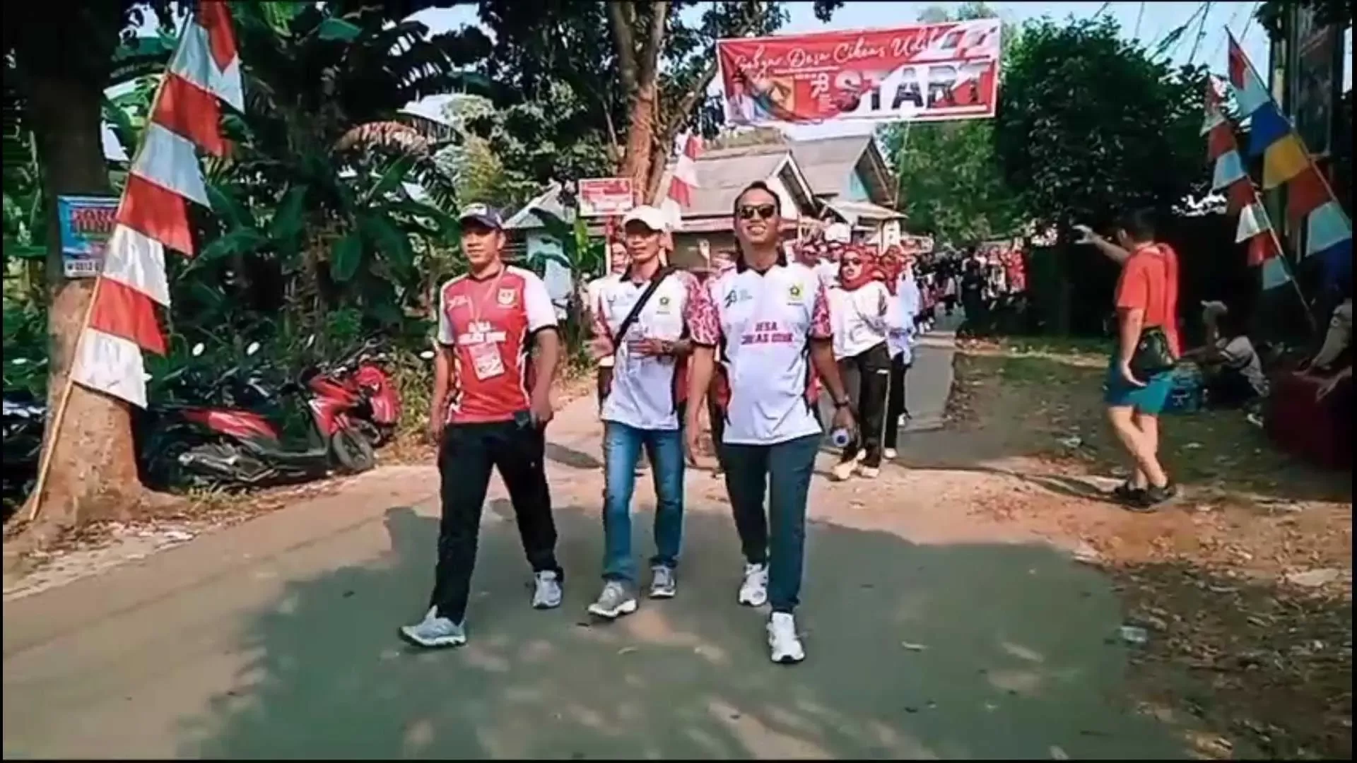 Jalan Sehat, Pentas seni dan Gebyar UMKM meriahkan HUT RI 78 Tahun di Desa Cikeas Udik.