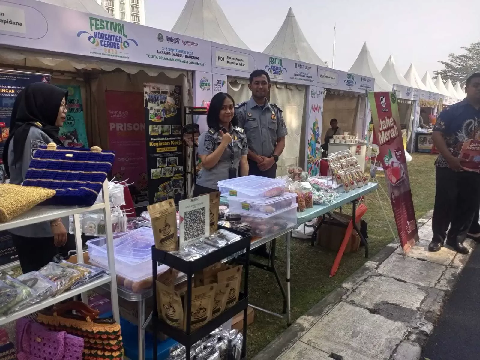 Produk Warga Binaan Rutan Kelas 1 Depok ikut Serta dalam West Java Festival 2023 di Bandung.