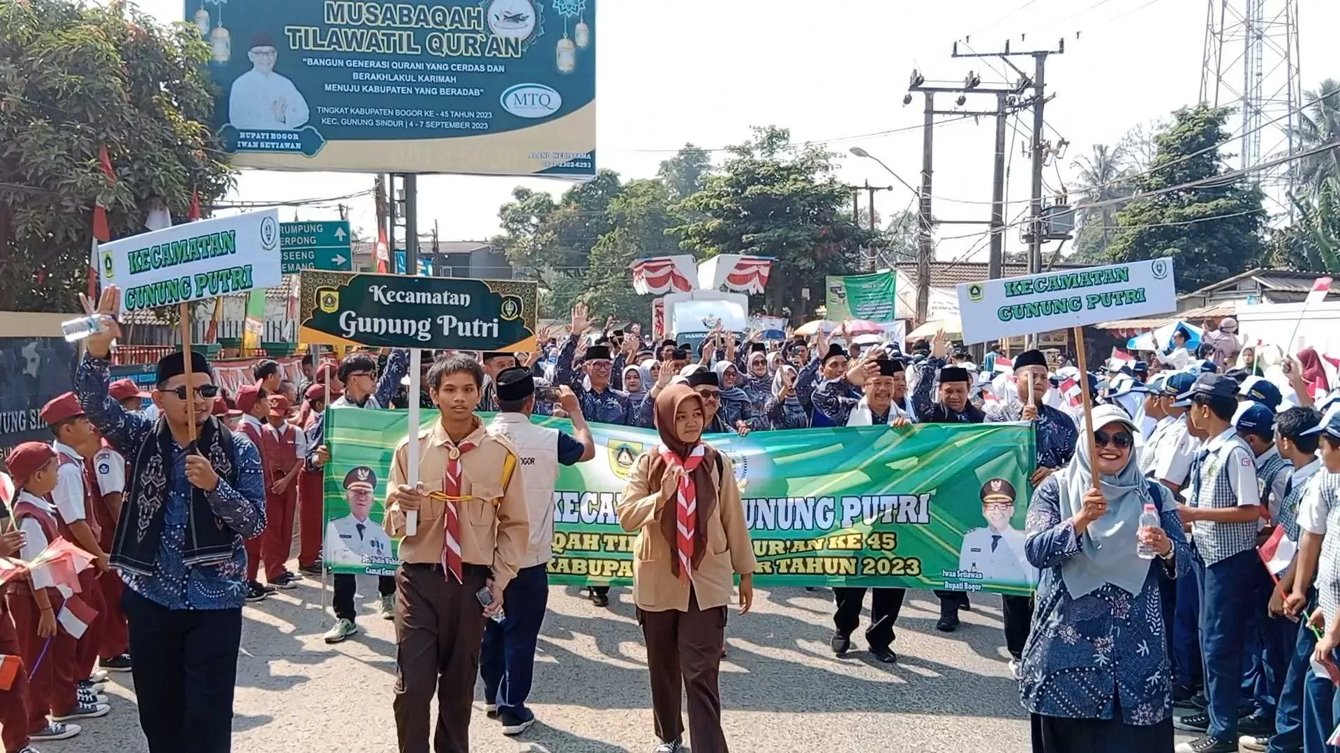Pembukaan Kegiatan Pawai Taaruf MTQ ke 45 dibuka langsung oleh Burhanuddin (SEKDA).