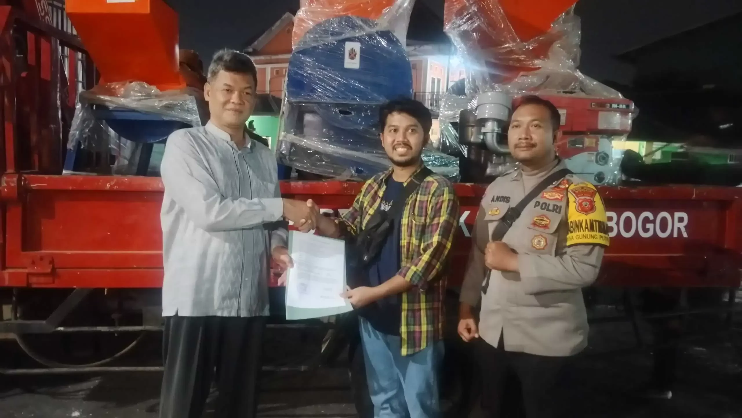 Berkat Dorongan H. Amin Sugandi, Desa Gunungputri dapat mesin cacah plastik dari DLH.