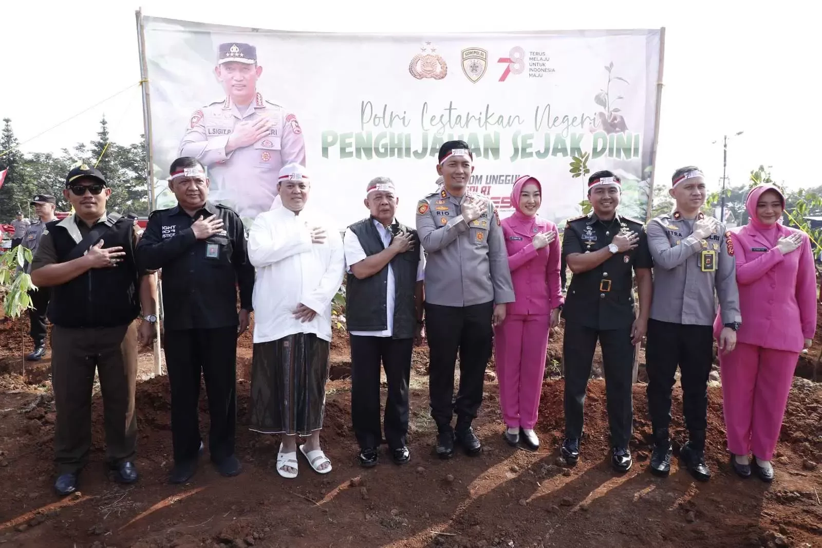 Hadapi Ancaman Pemanasan Global Pemkab Bogor Bersama Polres Bogor Gelar Penghijauan.