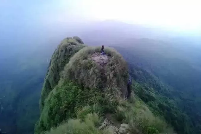 Misteri Gunung Batu Sukamakmur terus menjadi tantangan bagi para pendaki.