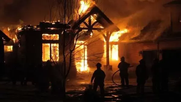 Kebakaran di Desa Tlajung Udik, menewaskan 1 Penghuni Rumah. 