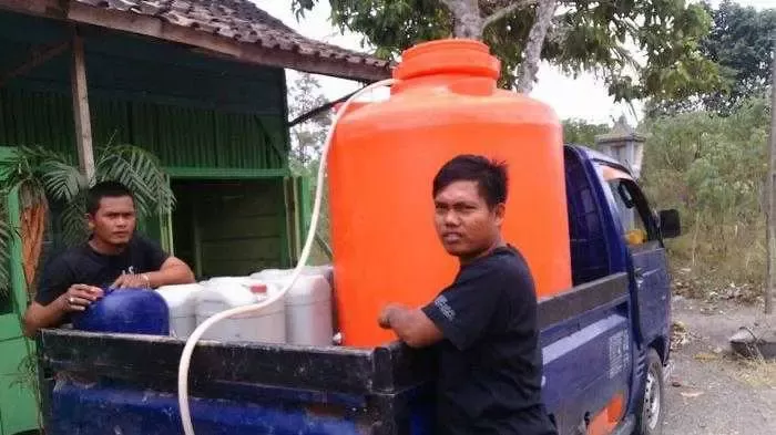 Dampak kemarau, Warga Jonggol sulit mendapatkan Air.