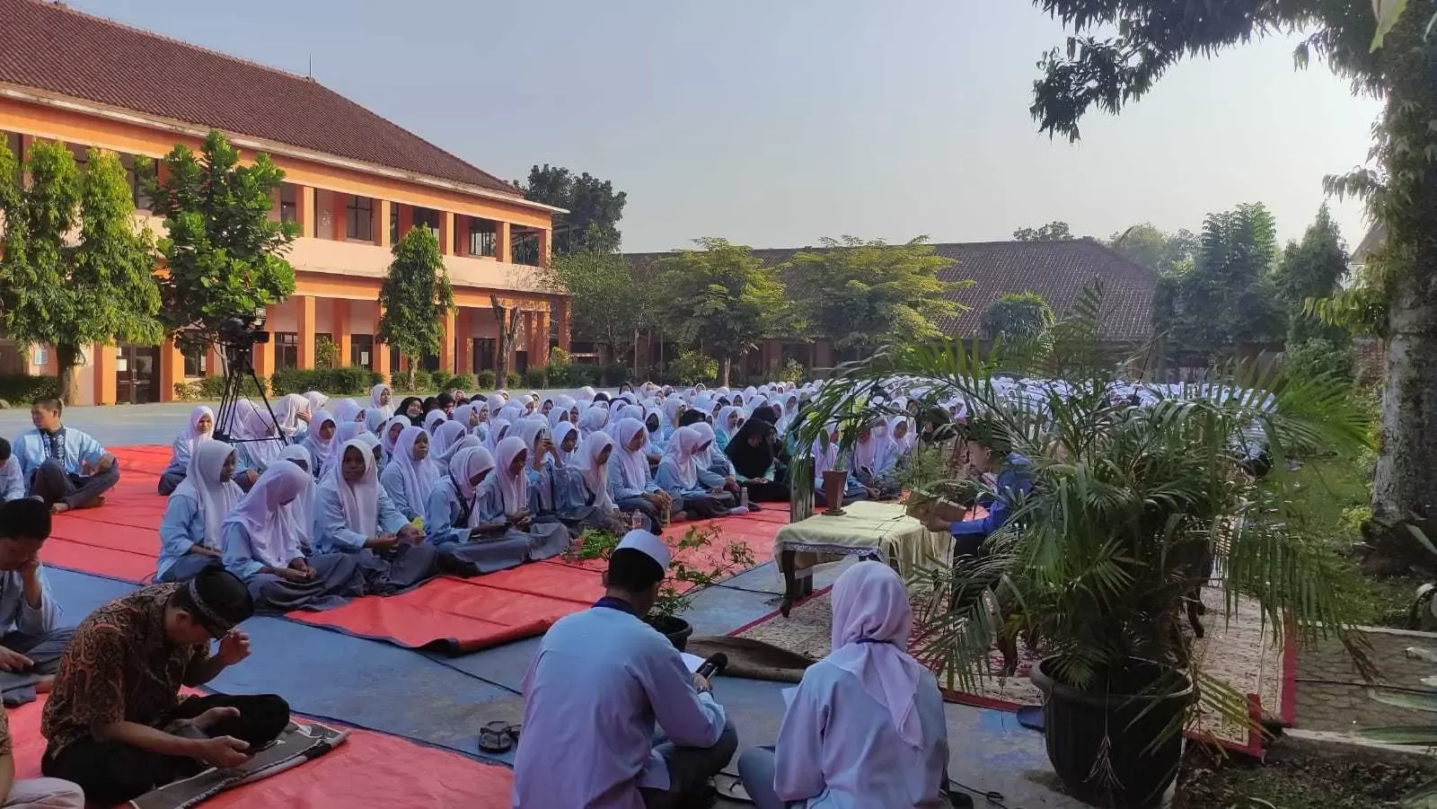 SMK Negeri 1 Gunungputri, gelar Santunan Anak Yatim sekaligus memperingati 10 Muharram 1445 Hijriah.