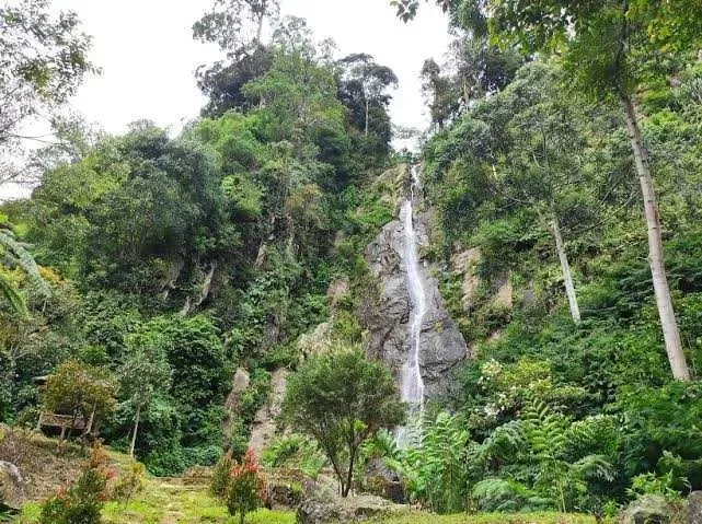 Keindahan Curug Cibereum yang terletak di Kecamatan Sukamakmur, kalian wajib berkunjung kesini.