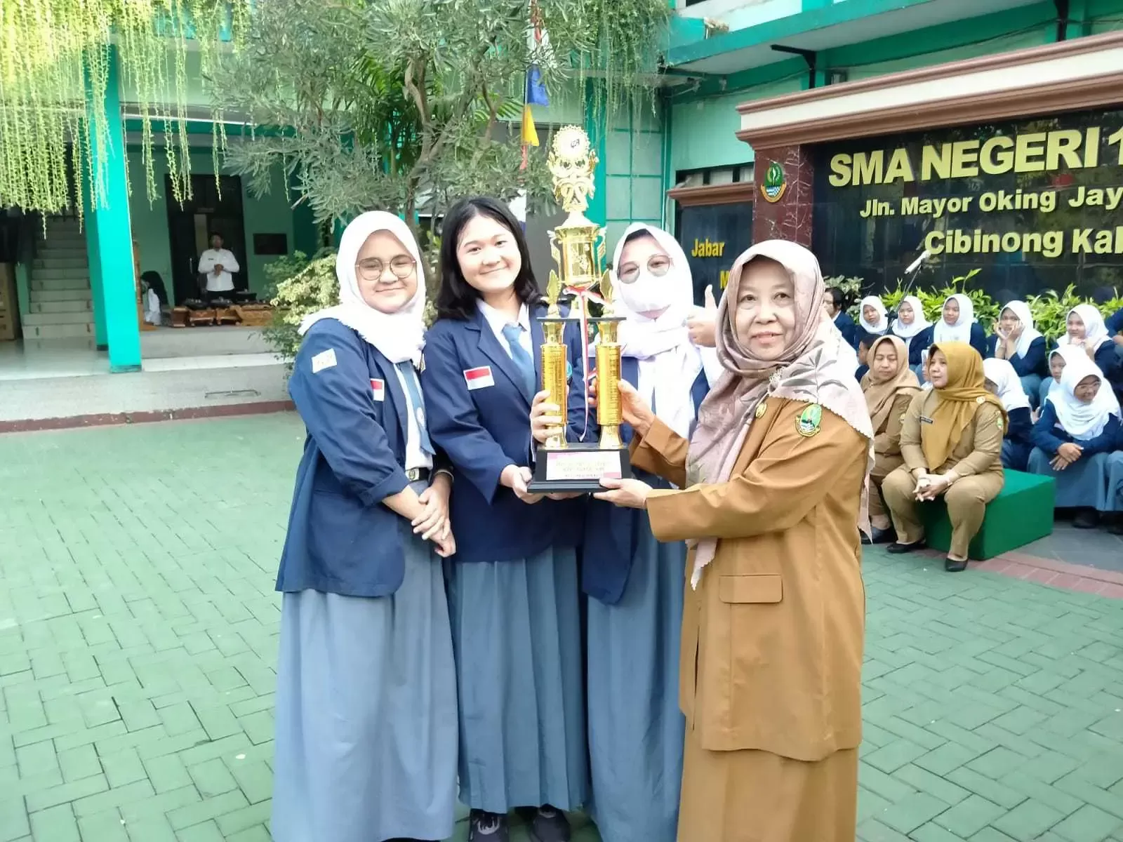 SMAN 1 Cibinong Raih Juara 3, Lomba National School Debating Championship 2023 Tingkat Kabupaten.