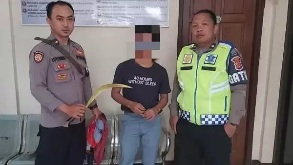 Satu Pelajar terlibat Tawuran tadi pagi di Kawasan Klapanunggal diamankan Polisi, satu orang terluka akibat sabetan Benda Tajam.