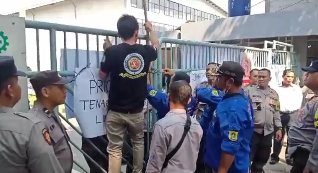 Kades Raka Siwi : Demo yang dilakukan karang taruna tadi adalah bentuk perjuangan aspirasi masyarakat.