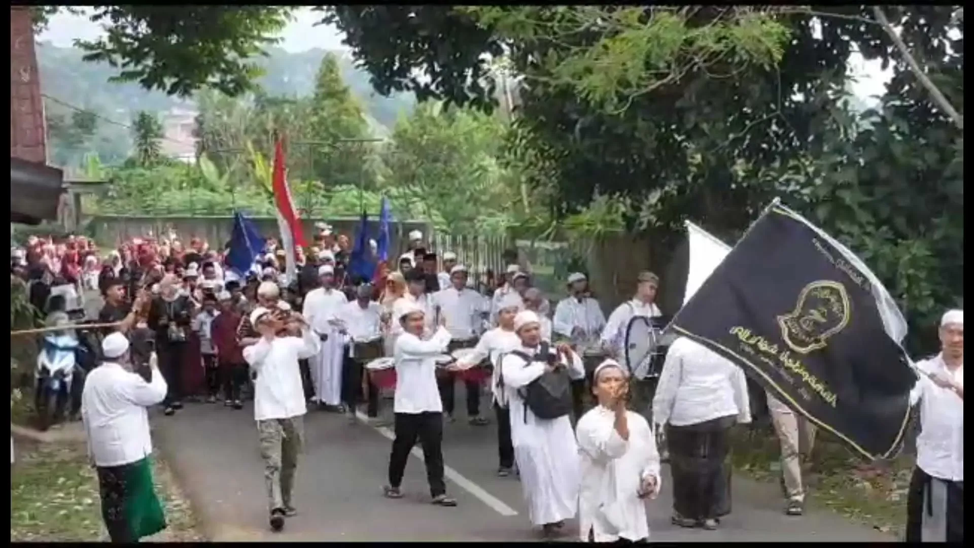 Arak-arakan lebaran Yatim di Desa Citeko Kecamatan Cisarua.