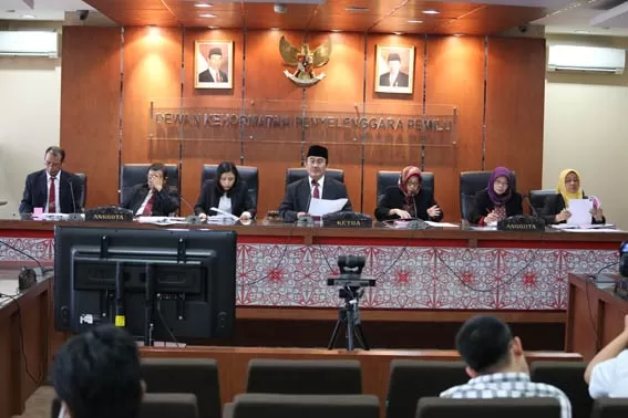 Tak Terbukti Terlibat Parpol, DKPP Rehabilitasi Anggota KPU Kerinci