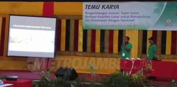 Perwakilan Kelompok Masysarakat  Peduli  Pai Binaan Asian Agri memberikan paparan pada acara PENAS di  Aceh
