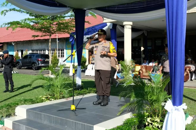 Kapolda Jambi Irjen Pol Muchlis AS saat memimpin apel gelar pasukan Operasi Mandiri Kewilayahan Keselamatan 2019, Senin (29/4/2019)