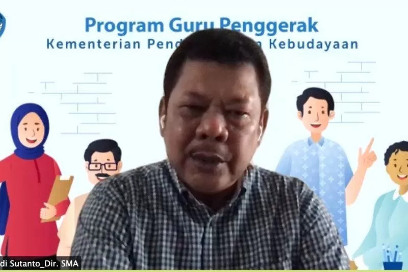 Pelaksana tugas Direktur SMA Ditjen PAUD Dikdasmen Kemendikbud, Purwadi, dalam dialog pendidikan di Bogor, Sabtu (17/4)