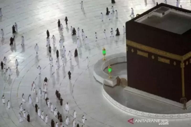 Arsip - Masjidil Haram di Kota Makkah, Arab Saudi, kembali menyambut kelompok jamaah umrah di tengah pandemi Covid-19