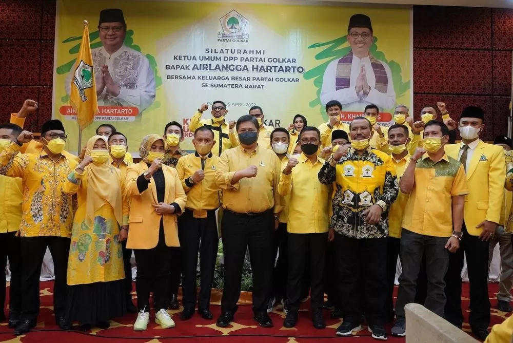 Ketua Umum DPP Partai Golkar Airlangga Hartarto pada acara silaturahmi keluarga Partai Golkar di Padang, Sumatera Barat