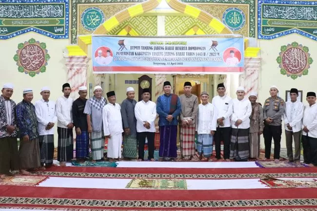 Pemerintah Kabupaten Tanjung Jabung Barat mengadakan kegiatan Safari Ramadhan 1443 H di Kelurahan Senyerang Kecamatan Senyerang,Senin (11/04/2021).