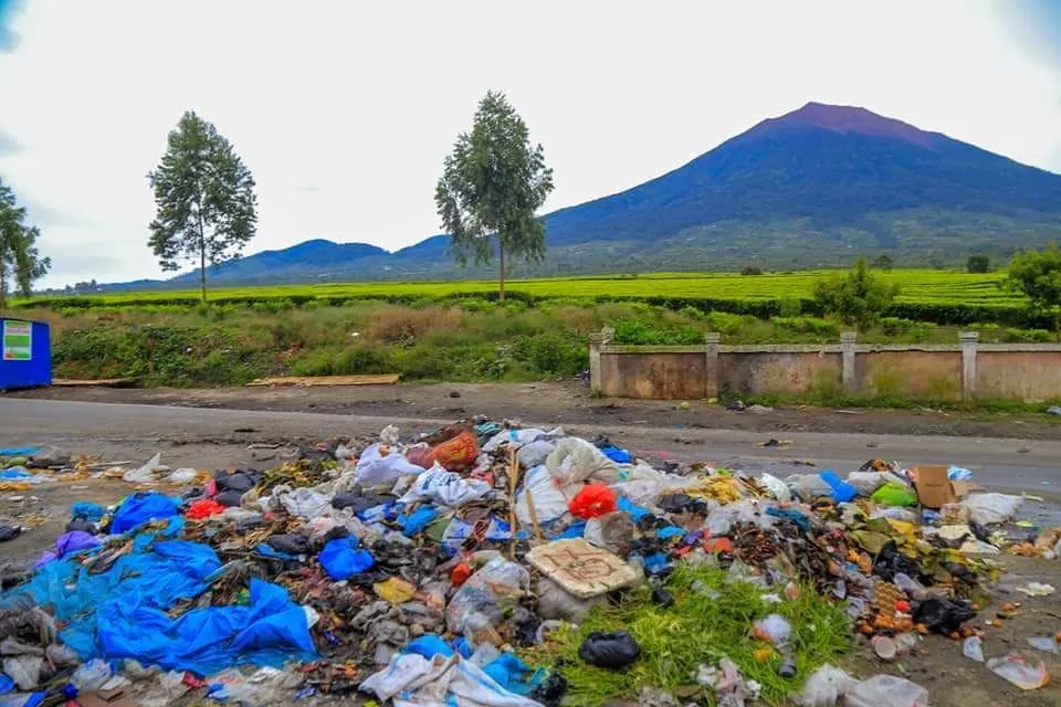 Tumpukan sampah terlihat di sejumlah tempat pembuangan sementara (TPS) dalam wilayah Kabupaten Kerinci