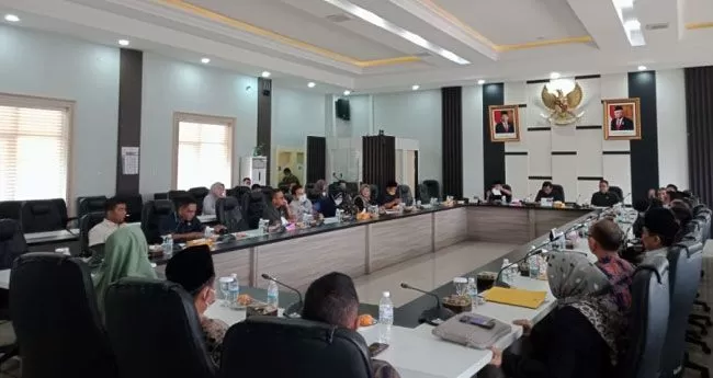 DPRD Provinsi Jambi Gelar uji kelayakan dan kepatutan (Fit and Proper Test), Kamis (19/5) bertempat di Ruang Banggar Kantor DPRD Provinsi Jambi. 