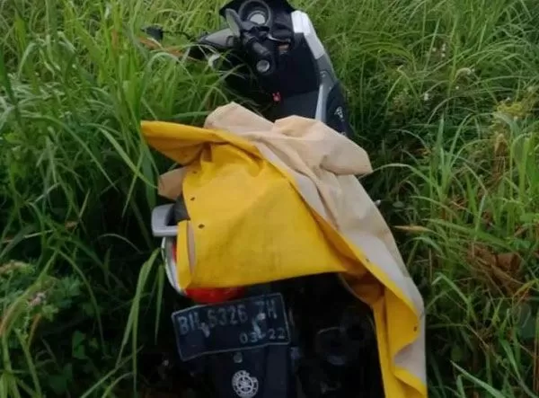 Sepeda motor Yamaha Nmax warna putih ditemukan warga di Kuburan Cina