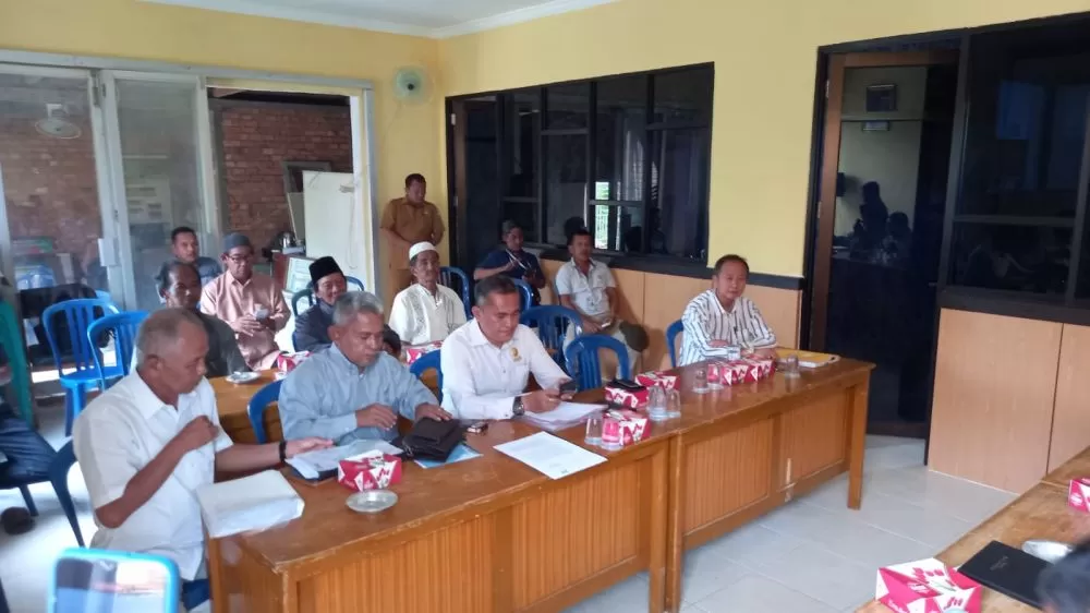 Pertemuan di kantor Desa Pematang Gajah, Jaluko, Selasa (13/09).