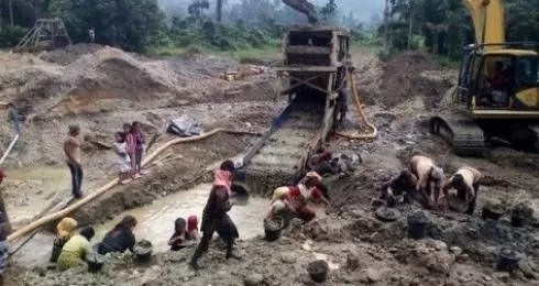 Aktivitas penambangan emas ilegal di Kabupaten Merangin 