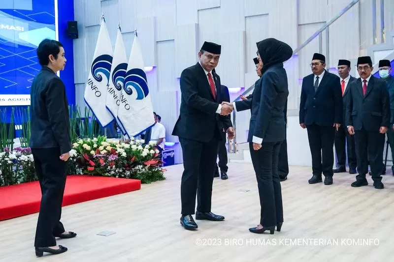 Menkominfo Lantik Fadhilah Mathar Sebagai Dirut BAKTI Kominfo ...