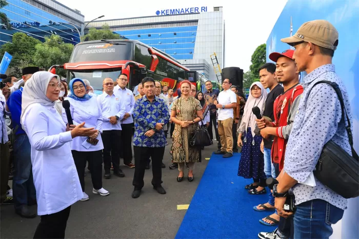 Kolaborasi Dengan Perusahaan, Kemnaker Berangkatkan 78 Bus Dan 3 Kereta ...